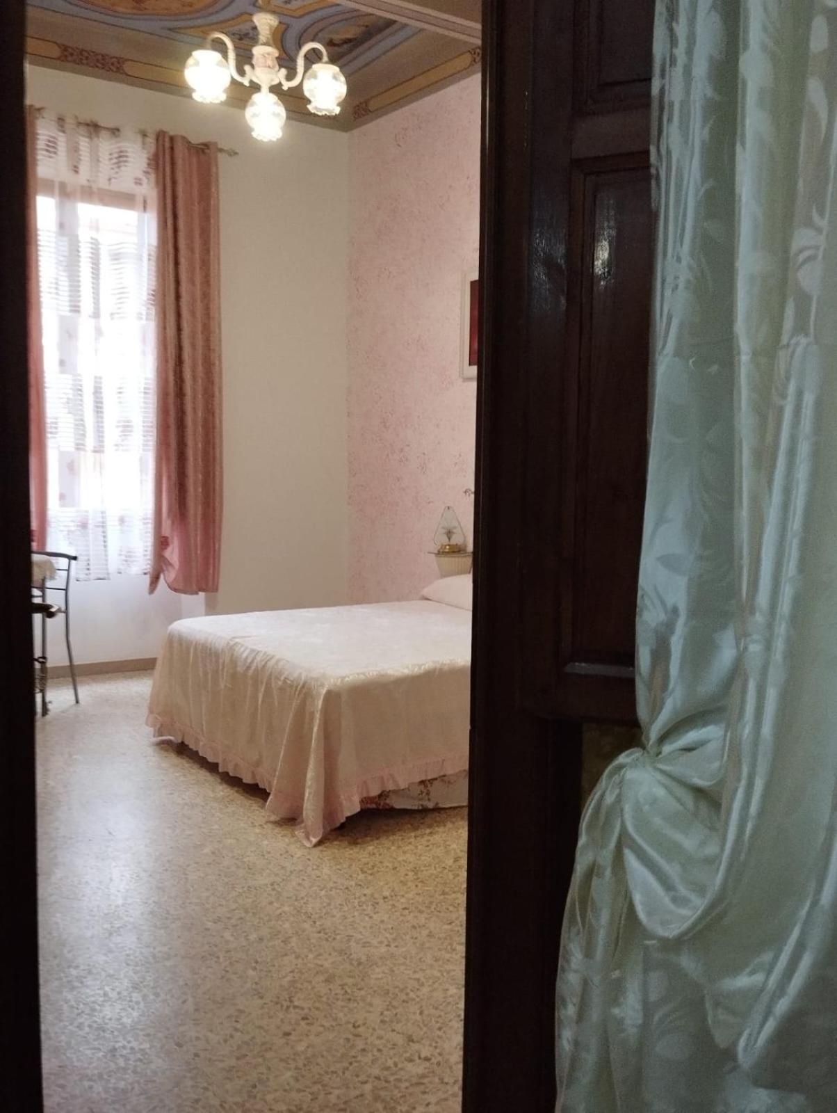 Отель The Family House Ливорно Экстерьер фото