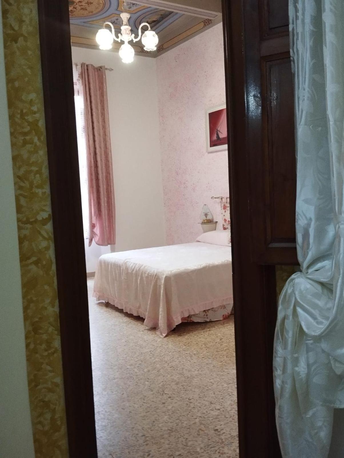 Отель The Family House Ливорно Экстерьер фото